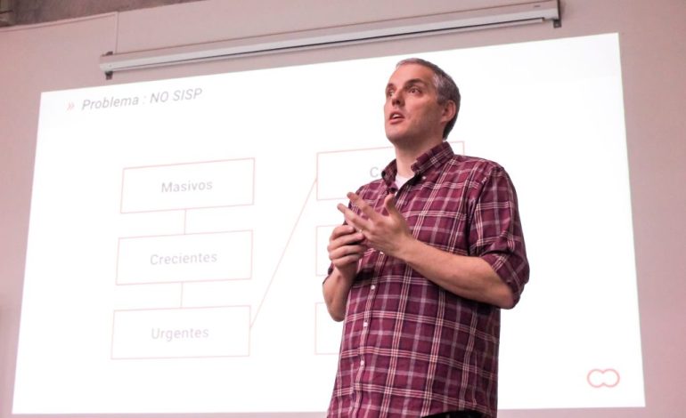 “El mejor inversionista de cualquier emprendedor es el cliente”: CEO de Broota dictó charla a estudiantes de la Facultad de Ingeniería UTA