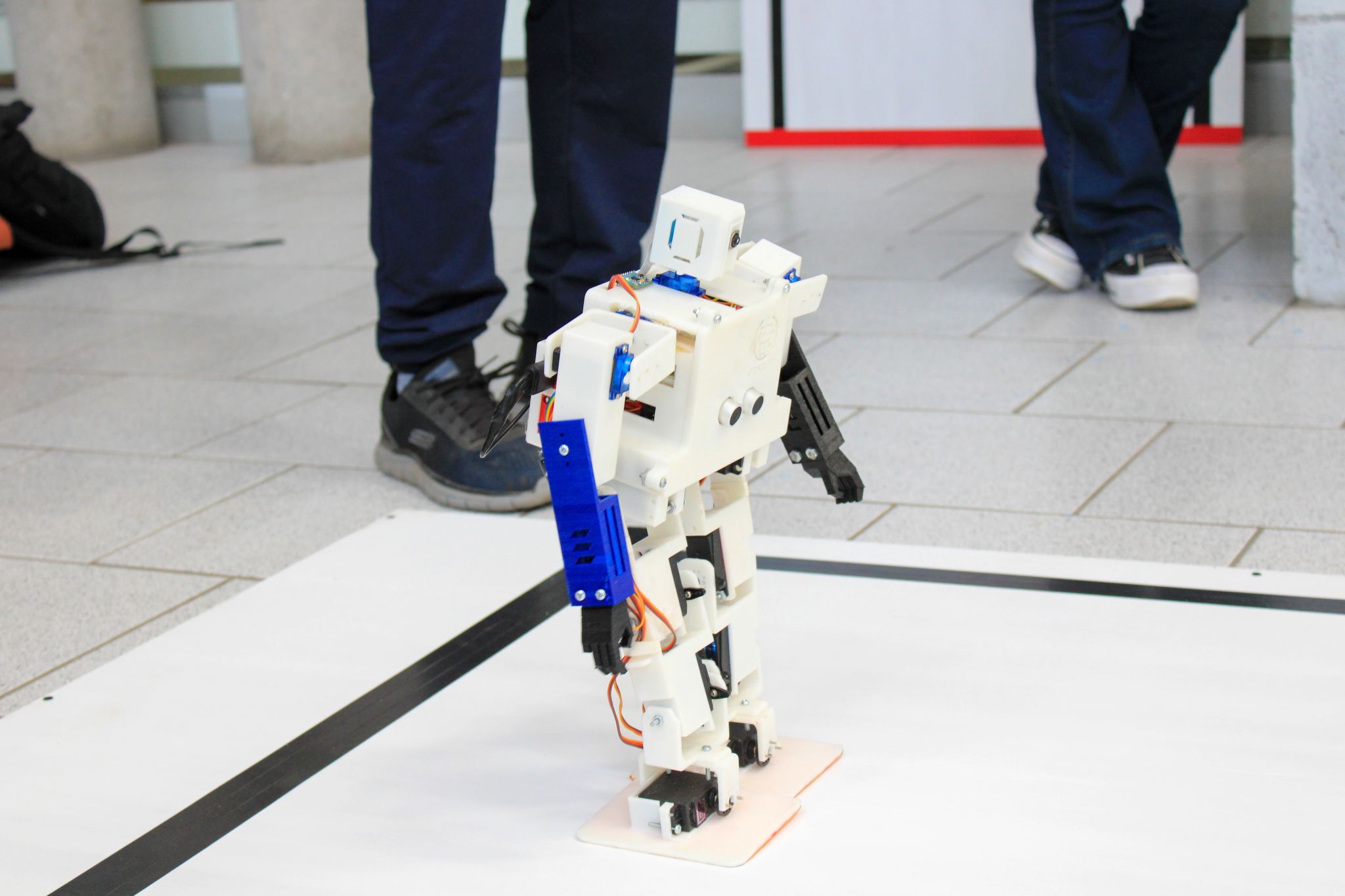 Estudiantes presentan sus prototipos en Concurso de Robótica en la Universidad de Tarapacá